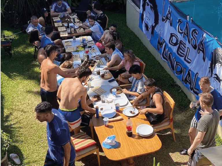 La cábala más loca del Mundial: alquilaron una casa otra vez porque Argentina salió campeona