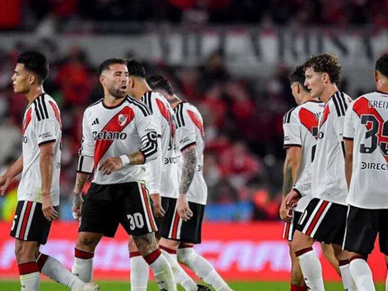 River volvió a perder: cayó ante Rosario Central en el Monumental y agravó su crisis futbolística