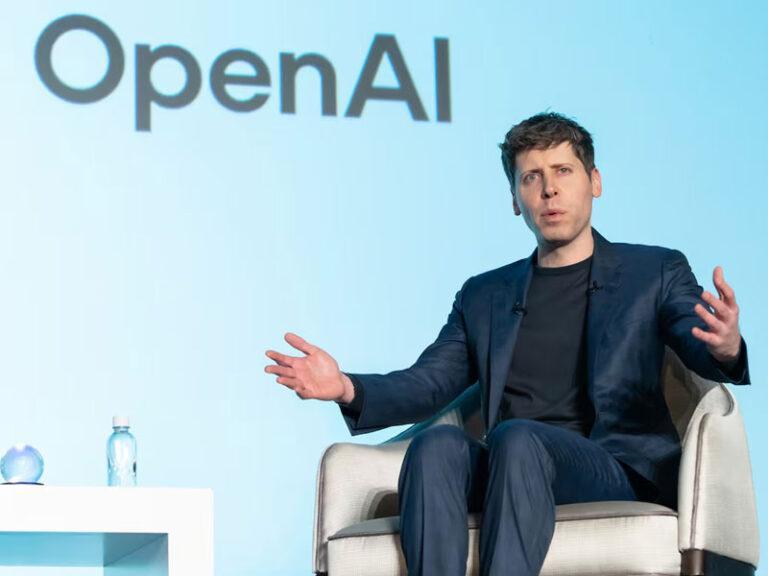 Un nuevo modelo de OpenAI provoca un ataque “sin precedentes” contra otra plataforma de inteligencia artificial El presidente ejecutivo de OpenAI, Sam Altman, habla en un evento en Japón en febrero de 2025. Tomohiro Ohsumi (Getty Images)